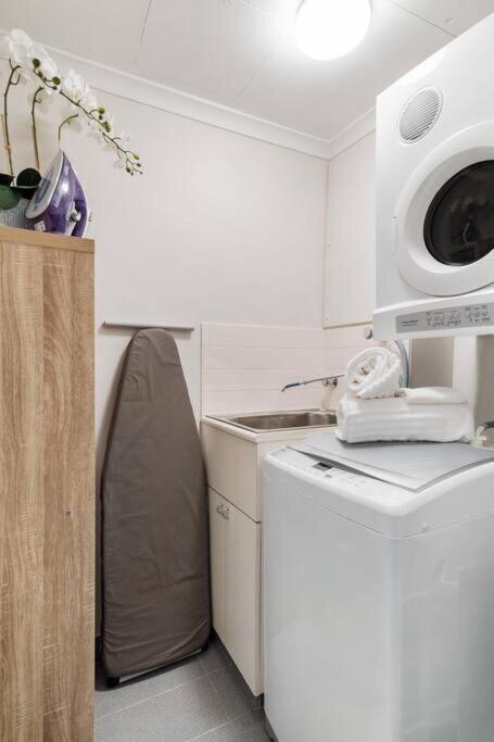 Apartment At With Harbour Bridge And Opera House Sydney
