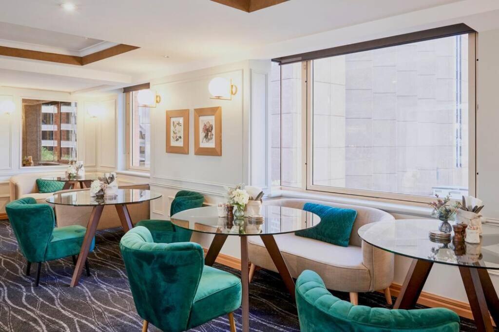 At With Harbour Bridge And Opera House Apartment Sydney