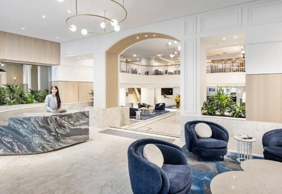 Apartment At With Harbour Bridge And Opera House *