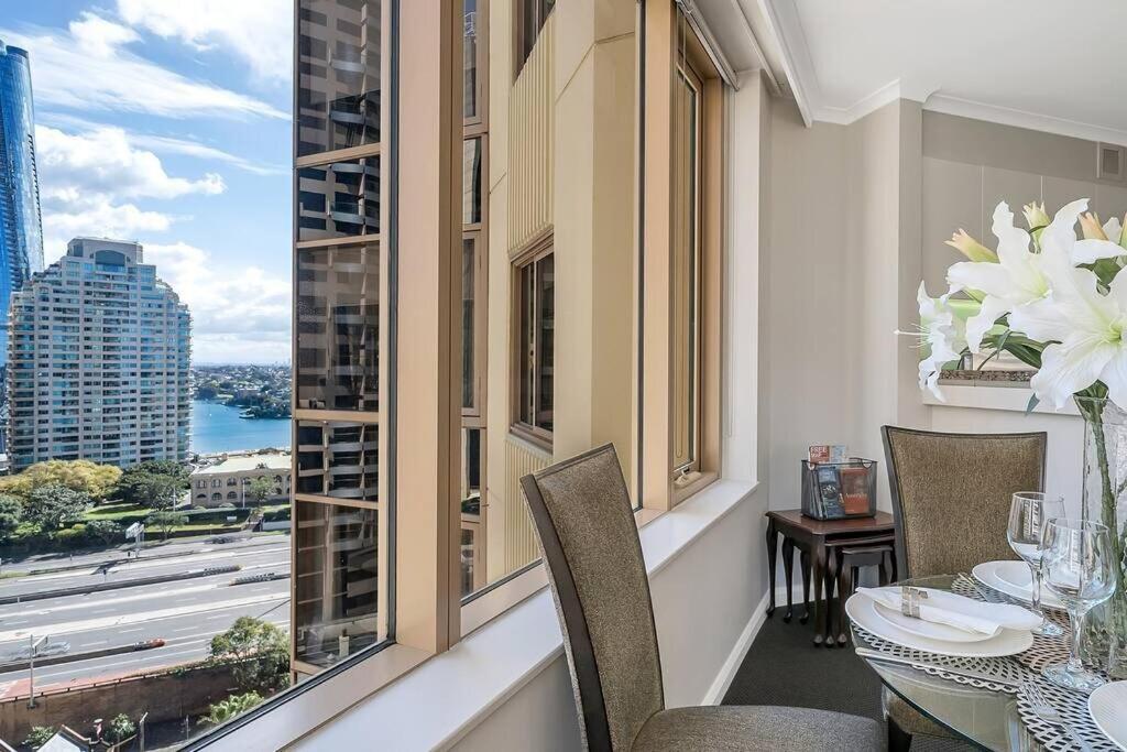 At With Harbour Bridge And Opera House Apartment Sydney