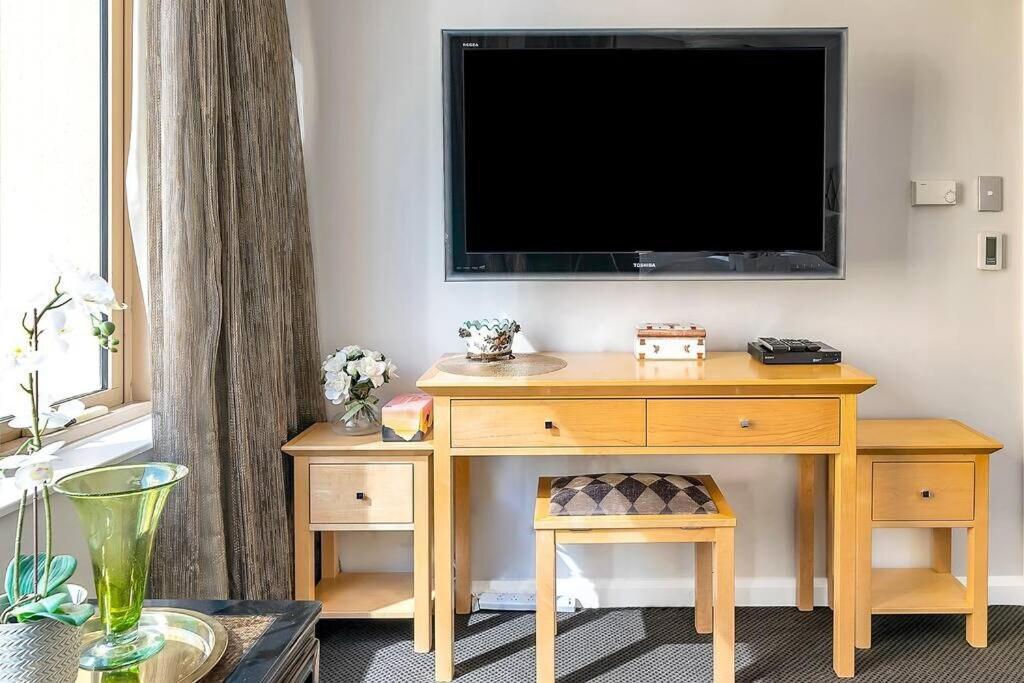 Apartment At With Harbour Bridge And Opera House Sydney