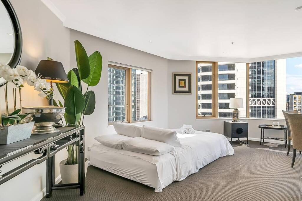 Apartment At With Harbour Bridge And Opera House *
